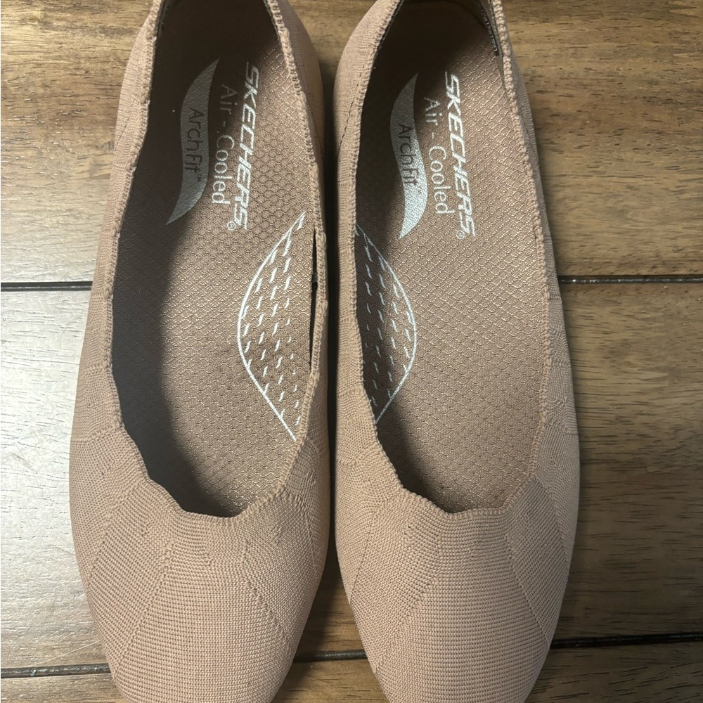 Sketchers Air-Cooled Arch Fit Stretch Size 8 Tan Shoes - Picture 4 of 4